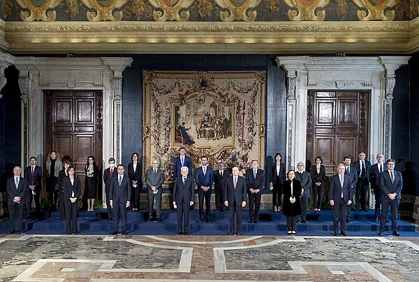 The Draghi government at the Quirinal Palace for the official portrait.