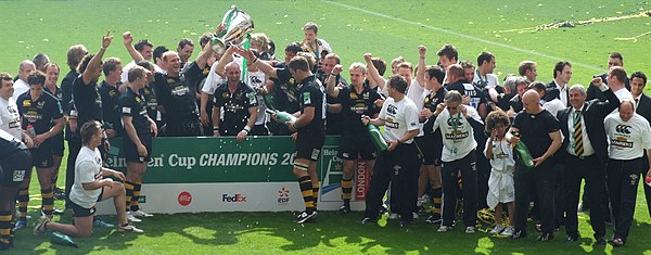 London Wasps celebrate after winning the 2006–07 Heineken Cup.